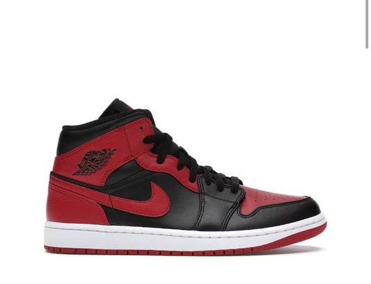 Air Jordan 1 Mid “Banned” size 7Y/8.5W